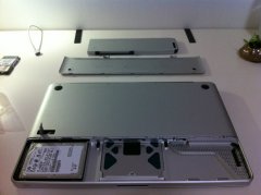 <b>如何將macbook pro組合成雙硬盤去掉光驅(qū)改光驅(qū)位硬盤托架！</b>